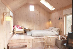 Secluded off-grid cabin in easy reach of Edinburgh